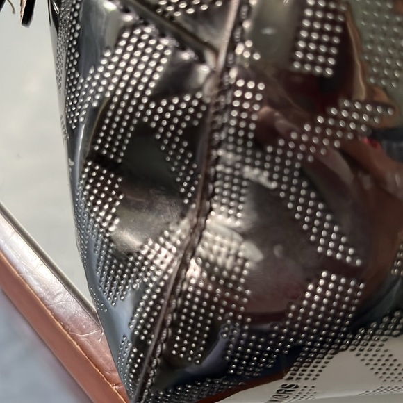 Michael Kors  Metallic silver satchel  Beige leather trim  exterior back pocket - Picture 15 of 16